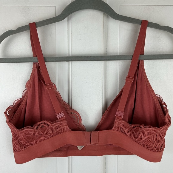 Old Navy Lace Nursing Bra - Picture 4 of 6